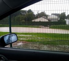 Le bassin avec de l'eau