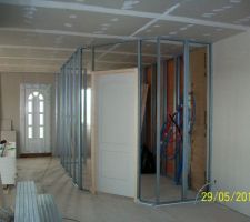 Cloisons en cours de montage