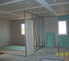 Cloisons en cours de montage