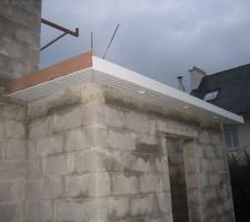 Garage avec grilles de ventilation