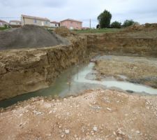 Gros problemes d eau qui remonte sans cesse !!!
meme le drainage ne suffirait pas .... (dixit le Maçon)