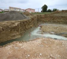 Gros problemes d eau qui remonte sans cesse !!!
meme le drainage ne suffirait pas .... (dixit le Maçon)