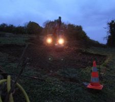 Ca commence ! Qui plus est, avec un terrassement de nuit.