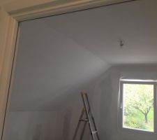 Peinture dans la chambre de Liam: le plafond c'est pas évident