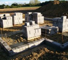 1er rang de parpaings!