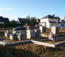 1er rang de parpaings!