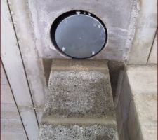 Pose du conduit de cheminée
Connexion en attente pour le futur poêle