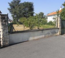 L'entr&eacute;e du terrain