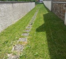 Une All&eacute;e de 19m avant l?implantation de la maison