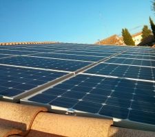 Pose des panneaux photovoltaiques système EASYROOF et panneaux ISOFOTON