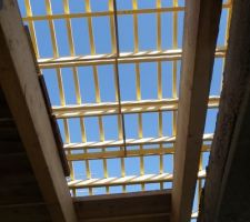 Aper&ccedil;u de la chrapente vu de la cage d'escalier