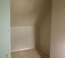 Chambre étage 2 dressing