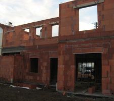 Fin de l'élévation des murs. façade nord.