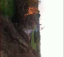 Apr&egrave;s plus d'un mois d'attente maison gem commence a faire le trou pour les fondation de notre maison avec sous sol cela fait beaucoup de terre