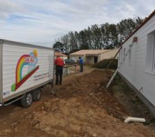 Pose des dalles et descentes en alu gris anthracite.