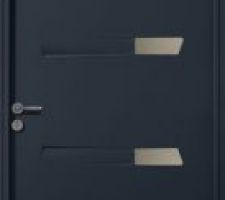 Choix de porte d'entrée : modèle Azuma de chez Zilten colori gris anthracite 7016 satiné