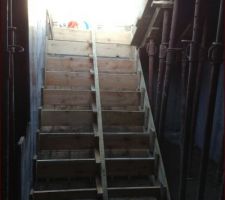 Naissance de l'escalier du sous-sol vers le garage