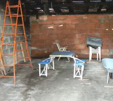 Etablissement d'un camp de base dans le garage de droite