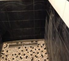 Sol et mur de douche (Les joints ne sont pas encore fait au sol)