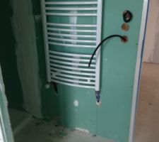 Sèche-serviette dans une salle de bains (une idée de mon épouse, je ne savais même pas que cela existait;)