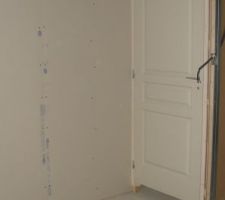 Première porte de chambre posée