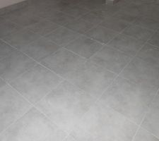 Après un coup de balai, j\'ai redécouvert mon carrelage