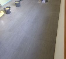 Joints terminés sur carrelage au sol. Joint Ultracolor plus.