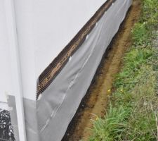 Géotextile pour entourer le drain   les cailloux en 20/40.