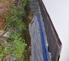 Géotextile pour entourer le drain   les cailloux en 20/40 ... à la pelle !
