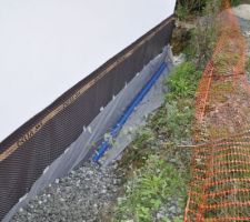 Géotextile pour entourer le drain   les cailloux en 20/40 ... à la pelle !
