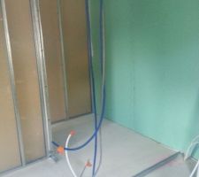 Sdb toutes plaques hydro sur paroi verticales