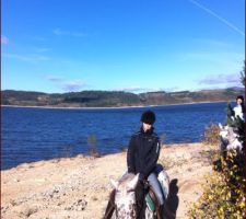 On longe le lac de Naussac