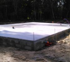 Comme c'est beau !! l&agrave; o&ugrave; c'est encore humide me suis dit que j'allais racler un peu et en fait en regardant de plus pr&egrave;s y'a comme des cristaux de sel du coup je me suis dis que c'&eacute;tait surement pour prot&eacute;ger du gel (ou pas) donc j'ai rien toucher je prends pas de risque ^^