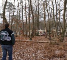 Petite visite du terrain avec le paysagiste pour qu'il nous fasse un devis pour le d&eacute;boisage.
