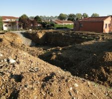 Emplacement de la future maison avec sous sol de notre voisin