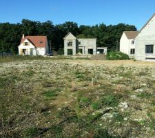 Piquetage avant l\'arriv&eacute;e de la pelle m&eacute;canique