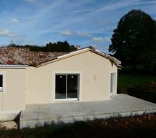 Façade sud- ouest et terrasse enduit terminé