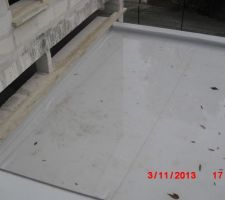 2ème toit terrasse, l\'eau stagne. Je ne pense pas que ce soit normal !