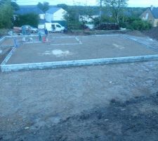 Voilà c'est partit!!! le début des travaux, sa parait petit comme sa, on a ate de voire la suite, les électriciens passent tout leur fils et la dalle devrait être coulé fin de semaine