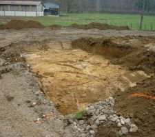 Voil&agrave; le d&eacute;but du terrassement le Samedi 23 Mars 2013. Nous avions d&eacute;j&agrave; commenc&eacute; le 22 en sortant du travail mais il faisait trop nuit pour les photos.