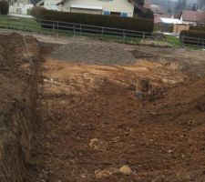 Voil&agrave; le d&eacute;but du terrassement le Samedi 23 Mars 2013. Nous avions d&eacute;j&agrave; commenc&eacute; le 22 en sortant du travail mais il faisait trop nuit pour les photos.