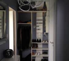 Entr&eacute;e (placard en cours de finition)