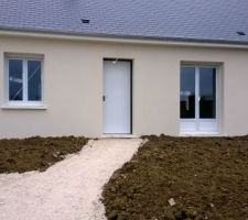 Chemin d\'accès fini. avec l'accès à la porte d'entrée