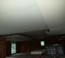 Les plafonds (2m50 et 2m70 selon les pi&egrave;ces de vie et chambre)