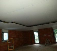 Les plafonds (2m50 et 2m70 selon les pi&egrave;ces de vie et chambre)