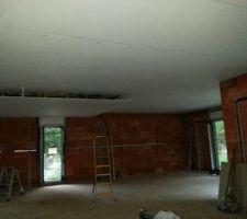 Les plafonds (2m50 et 2m70 selon les pi&egrave;ces de vie et chambre)