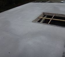 Dalle &eacute;tage coul&eacute;e cot&eacute; escalier