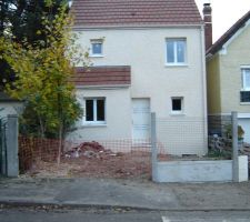 &agrave; mon insu le terrassier est repass&eacute; et a mis le terrain &agrave; niveau et reconstruit le mur d&eacute;truit &agrave; tort.