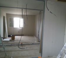 Notre futur chambre dans le fond en passant par la salle de bain