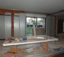 D&eacute;but isolution du contour de la maison : ici les 2 baies &agrave; galandage